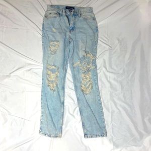 Ripped Mom Jean. Aeropostale. 00